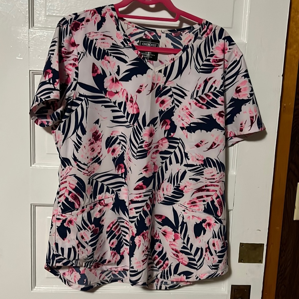 Large Cherokee scrub top